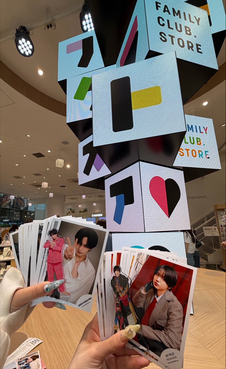 mijukipu's tweet photo. 初めてファミクラストア行ってきたけど友達におやす瑞希いっぱい怖いって言われたWWW https://t.co/PaBpNzK8ds