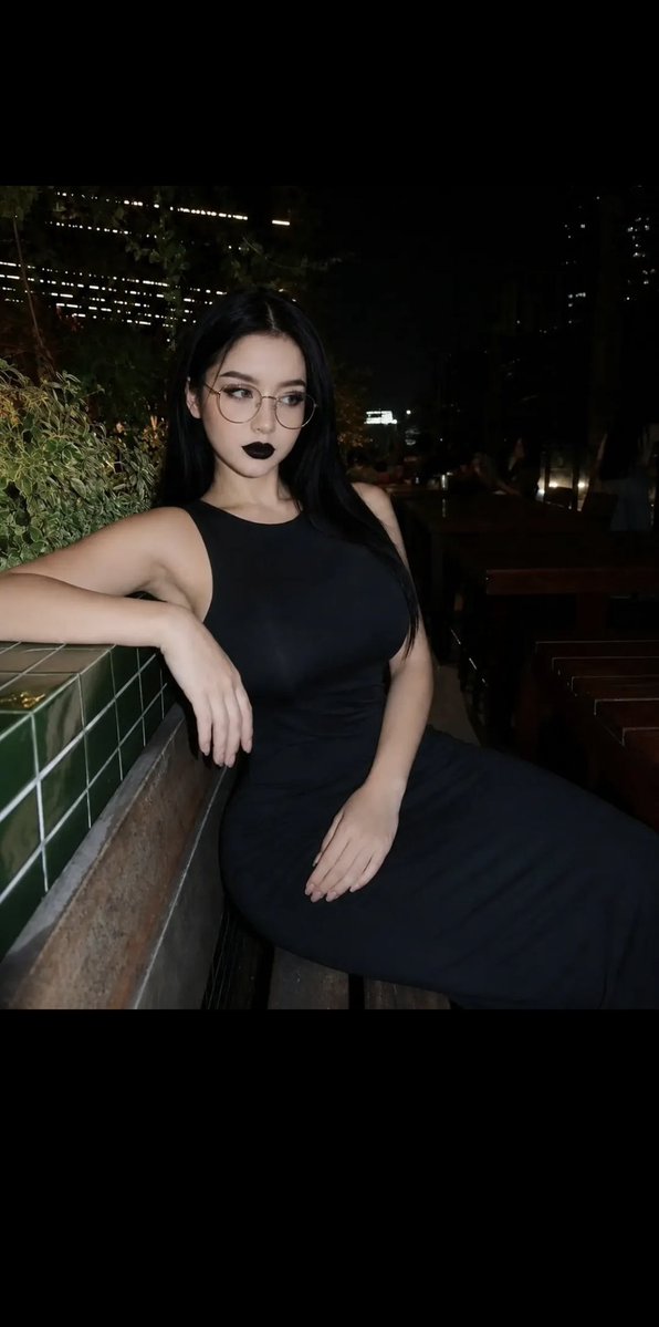willow_the_goth's tweet photo. I’m I your type woman? https://t.co/PYJyuMljS3