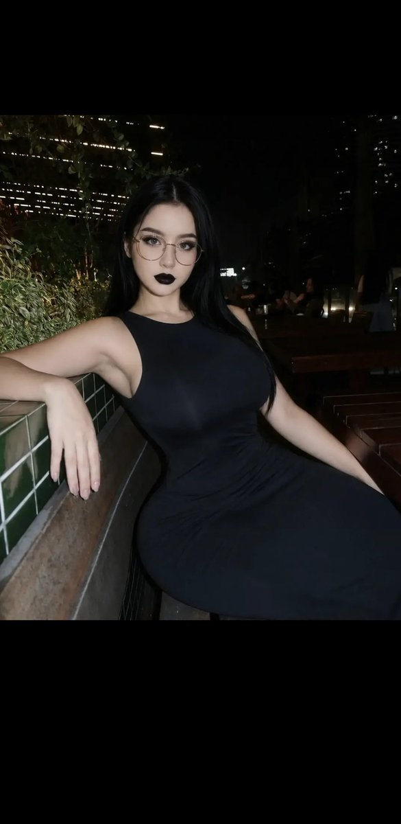 willow_the_goth's tweet photo. I’m I your type woman? https://t.co/PYJyuMljS3