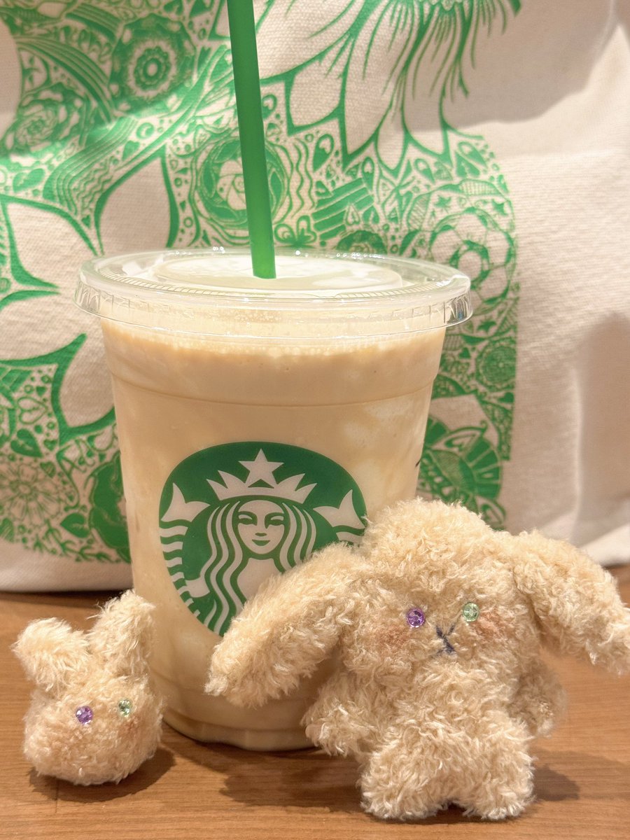 nippi1011's tweet photo. 早速2人、作って連れて歩いてみました💚💜
動物何にしようか迷ったけど、
幼い頃からうちにいた子ってずっとウサギだったのでどちらもウサギにしました🐰

片方はロップ耳ちゃん。
もう片方はまんまるおチビちゃん。

こりゃあ愛着湧いちゃいますね。
今度リボンとか付けてあげようと思います⋆ 𐙚 ̊.

あとはもう少し大きい子がいてもいいなぁ🫶🏻