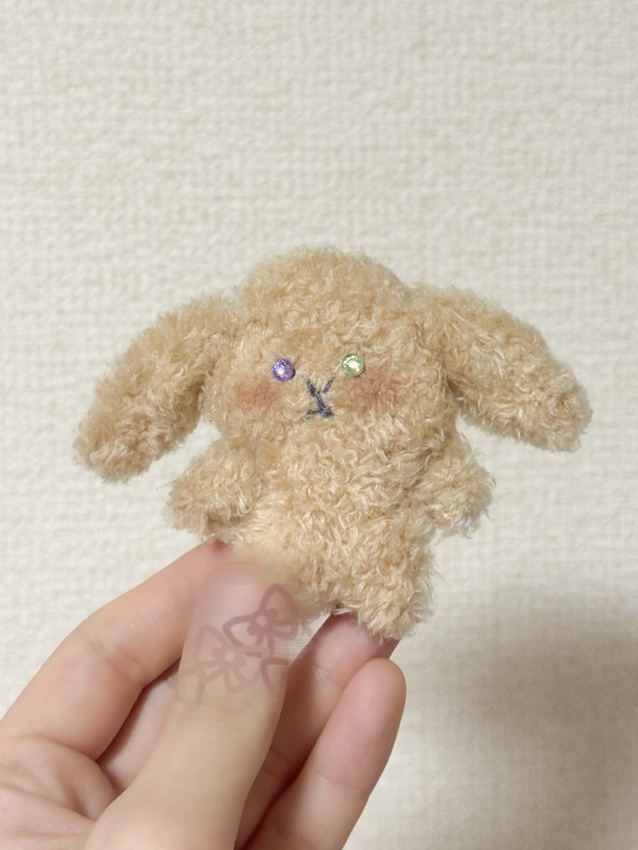 nippi1011's tweet photo. 早速2人、作って連れて歩いてみました💚💜
動物何にしようか迷ったけど、
幼い頃からうちにいた子ってずっとウサギだったのでどちらもウサギにしました🐰

片方はロップ耳ちゃん。
もう片方はまんまるおチビちゃん。

こりゃあ愛着湧いちゃいますね。
今度リボンとか付けてあげようと思います⋆ 𐙚 ̊.

あとはもう少し大きい子がいてもいいなぁ🫶🏻