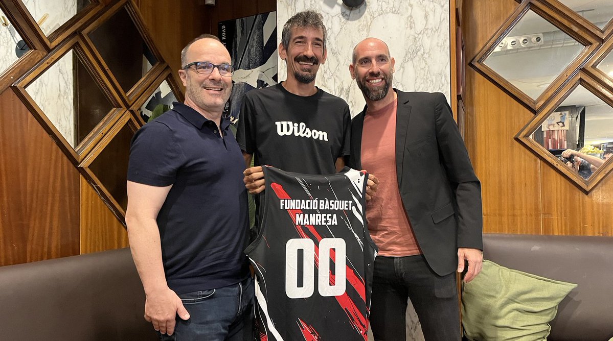 BasquetManresa's tweet photo. 📢 𝐅𝐀𝐋𝐓𝐄𝐍 𝟐 𝐃𝐈𝐄𝐒! 
📷 Apunta't per viure el somni de formar part dels primers dies de pretemporada de l'equip
🚨Tancament d'inscripcions divendres 7 d'agost
🏀T'esperem al Nou Congost el proper 12 d'agost

🔗Enllaç inscripcions: https://t.co/McaRmLFnok
👀T'imagines? https://t.co/Esq7zc0FSJ