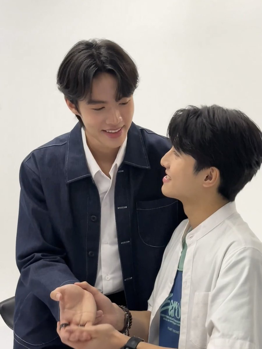 jansweetsong's tweet photo. คำว่าสายตามันหลอกกันไม่ได้ ผมแพ้นะครับสายตาแบบนี้

UNLUCKYBAE EPISODE 1

#UnluckyBaeEP1 https://t.co/nMslHXWlY9