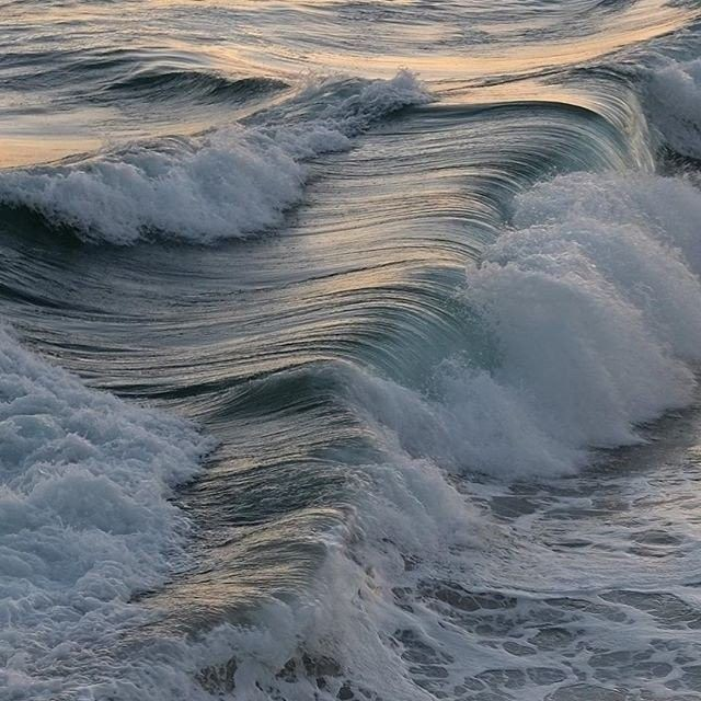 aestheticspost_'s tweet photo. Sound of the waves. https://t.co/c2D7eytCqt