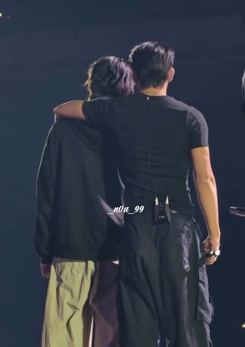 woonyanq's tweet photo. whether from the back or the front, woosan are just as lovely as this https://t.co/SHpd58MjWy