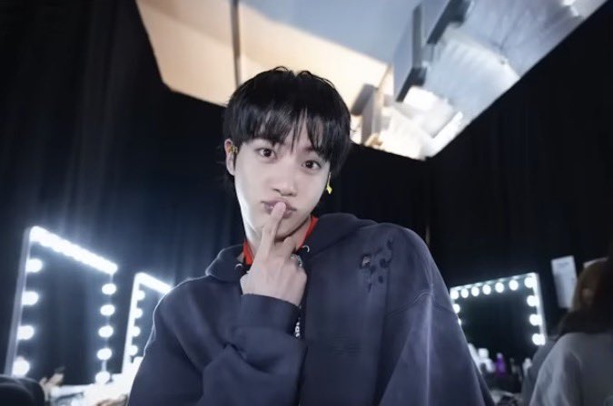 jinniesarchives's tweet photo. I WANT THIS IN HD https://t.co/JnwPjl9bgo