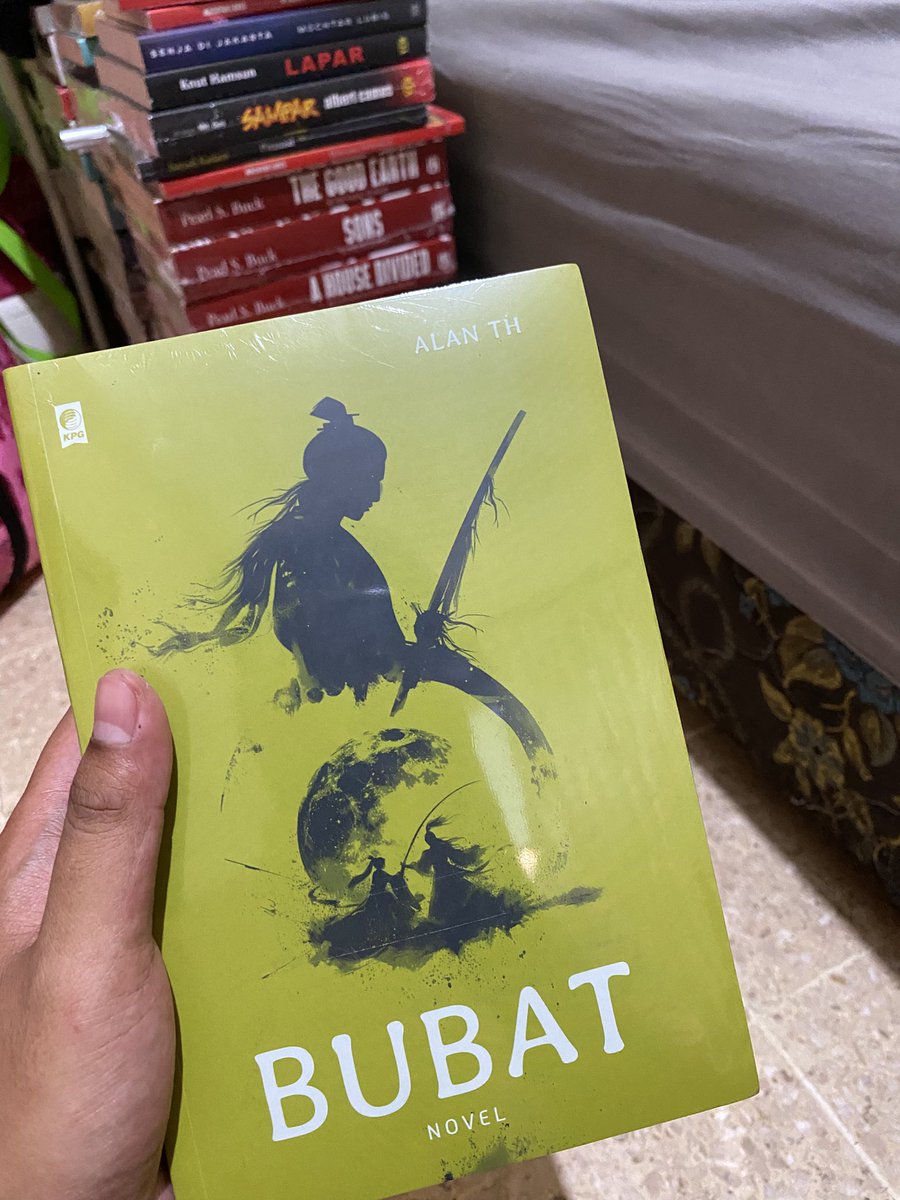 KOPIKAP_11's tweet photo. Baru kali ini ngeretur paket karena sudah jenuh bbrp paket buku yang tiba hari ini penyok dan lecet semua. Paket terakhir Novel Alan TH Bubat dan Sungging berttd PO dari bulan kemarin datang, dan yaps gitu juga dan harus beli ulang arghh😭😭untung admin responsif. @penerbitkpg https://t.co/ms8Q8bmDxN