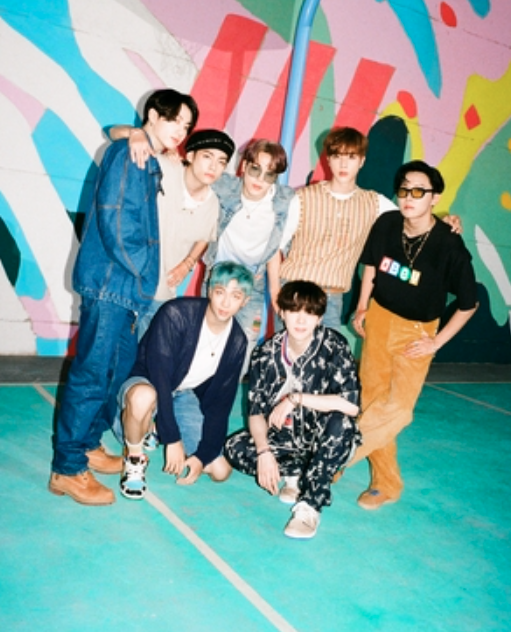 AboutMusicYT's tweet photo. Dynamite by BTS is one of the most streamed songs in Japan of all time, with over 950 million streams. https://t.co/o9PGoxeqIC