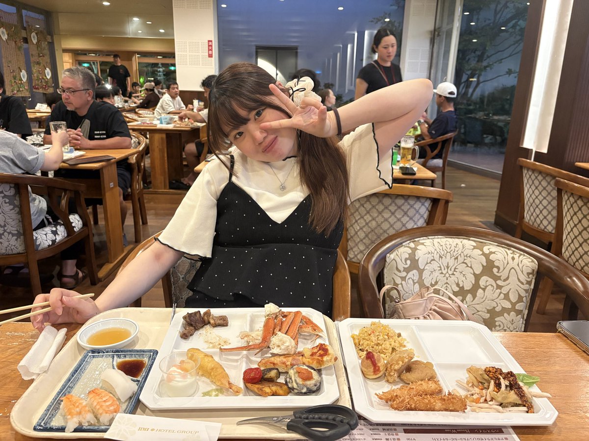 misutiru08302's tweet photo. お前！そんな食うから予定日まで26日あるのにお腹の子2900グラムになっちまうんじゃねえのか！何グラムで産むつもりだ！
#助産師に食べ過ぎるなど注意されてこれ
#医者にお腹の子は横綱ですよと言われる始末 https://t.co/XhAxKTI2Oe