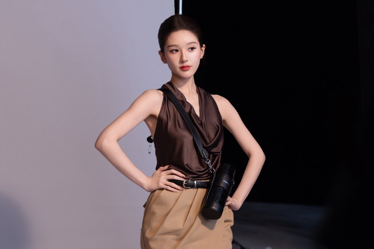 zhaolusi_intl's tweet photo. [📸] 080626 #ZHAOLUSI #赵露思           
Rosy Studio Weibo Update

[1]

“Come to the office for a bit later. 💻.” 

#RosyZhao #조로사 #จ้าวลู่ซือ https://t.co/HUi8Snc3af