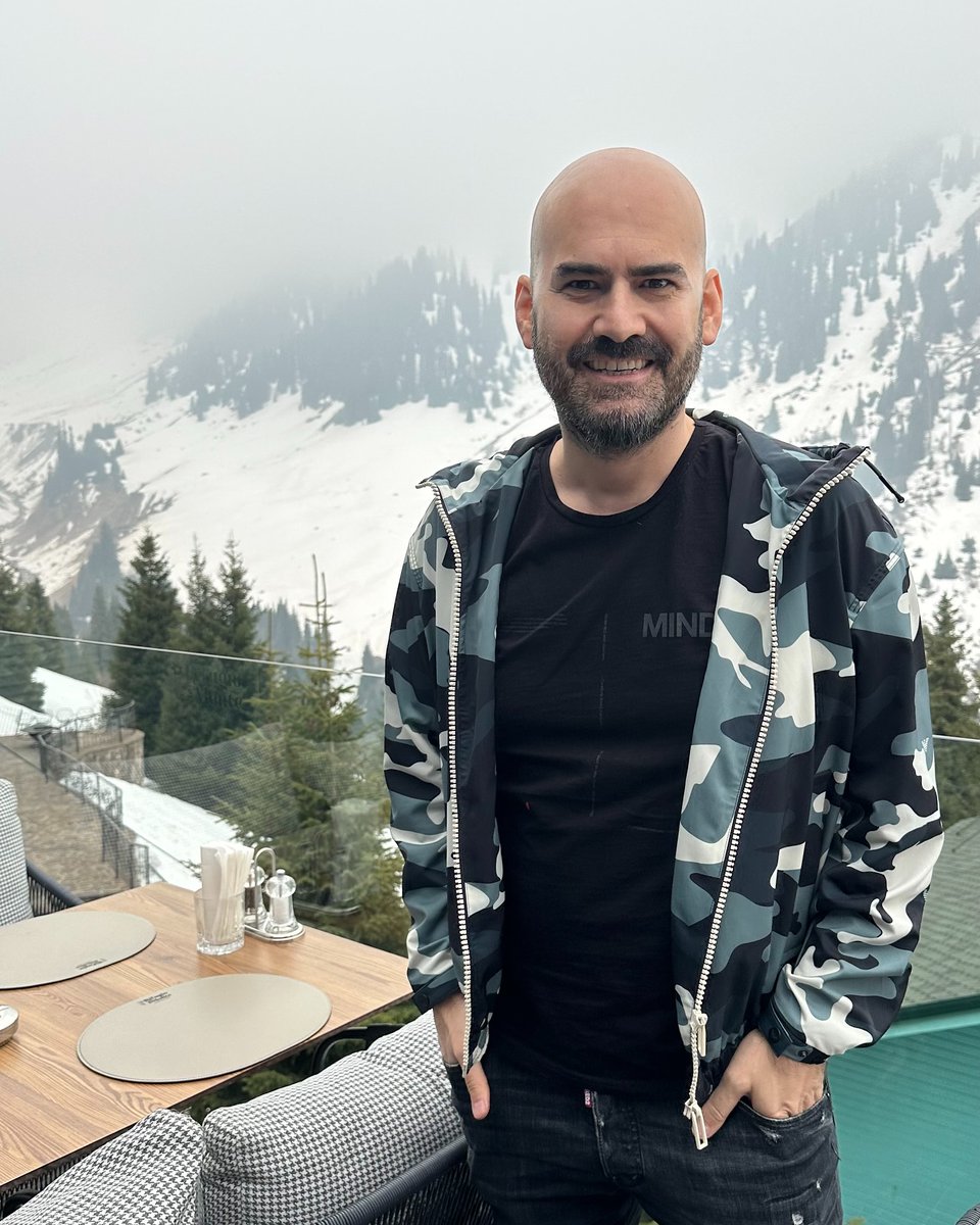 bosunatiklama's tweet photo. Türk müzisyen Toygar Işıklı, müzik dünyasının en büyük ve en önemli ödülü olan Grammy'nin jürisine seçildi. https://t.co/8x1ZIFyFRj