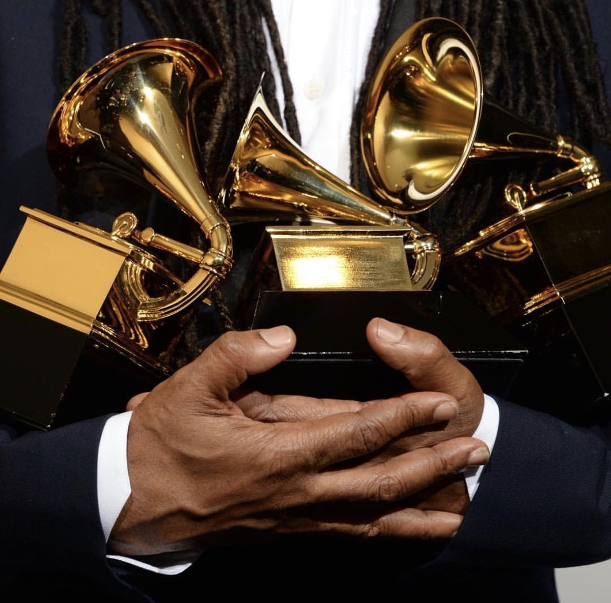 bosunatiklama's tweet photo. Türk müzisyen Toygar Işıklı, müzik dünyasının en büyük ve en önemli ödülü olan Grammy'nin jürisine seçildi. https://t.co/8x1ZIFyFRj