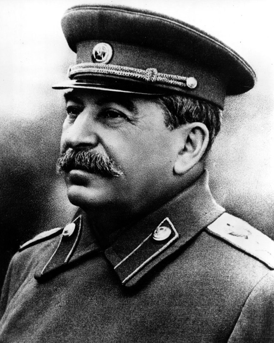 Viejo_Topo's tweet photo. 📕 ¿Fue Stalin ese «enorme, siniestro, caprichoso y degenerado monstruo humano», como dijo Nikita Kruschov en su famoso Informe secreto? ¿O, como se ha dicho después, el inepto hermano gemelo de Hitler? ¿El dictador sádico, paranoico, antisemita, carente del menor escrúpulo que ha retratado la historiografía dominante? Domenico Losurdo cree que no.

Stalin. Historia crítica de una leyenda negra | Domenico Losurdo

‼️¡Hazte con un ejemplar!
https://t.co/2RqOFgbPXC

#Stalin #Losurdo #Leyendanegra #Kruschov