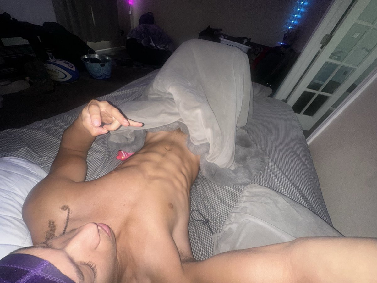 ZayPrince69's tweet photo. just showing off the geek, nth else… thank you for the DM’s yall cant wait to get more 👅 😍😛
#lightskin
#tease
#myeyesonly
#abs
#dreadhead
#sexy https://t.co/tY1WNWP65i