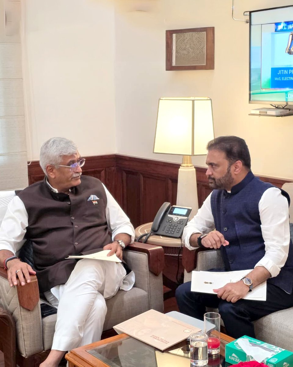 sanasathishbabu's tweet photo. Towards a National #SpiritualTourism Circuit for the #PancharamaKshetras
Met Hon'ble Union Minister for Tourism & Culture Shri @gssjodhpur ji and submitted a proposal to develop the 1,000+ year historic sacred Pancharama Kshetras of #AndhraPradesh under #SwadeshDarshan 2. 0 and Prashad.
Further urged support for upgraded pilgrim amenities, a dedicated Pancharama Yatra rail/coach tourism package, and improved road connectivity through NH-16 & NH-216.
Seeked to preserve our thousand-year-old spiritual tradition (#KarthikaMasam single-day Pancharama Yatra and grant national recognition to our sacred pilgrimage and position the Krishna-Godavari delta as a premier spiritual tourism destination.
@AshwiniVaishnaw
@nitin_gadkari
@RailMinIndia
@MORTHIndia
@tourismgoi
@mygovindia
@naralokesh
@ncbn
@JaiTDP
#Pancharamalu
#APTourism
#MPSanaSathishBabu