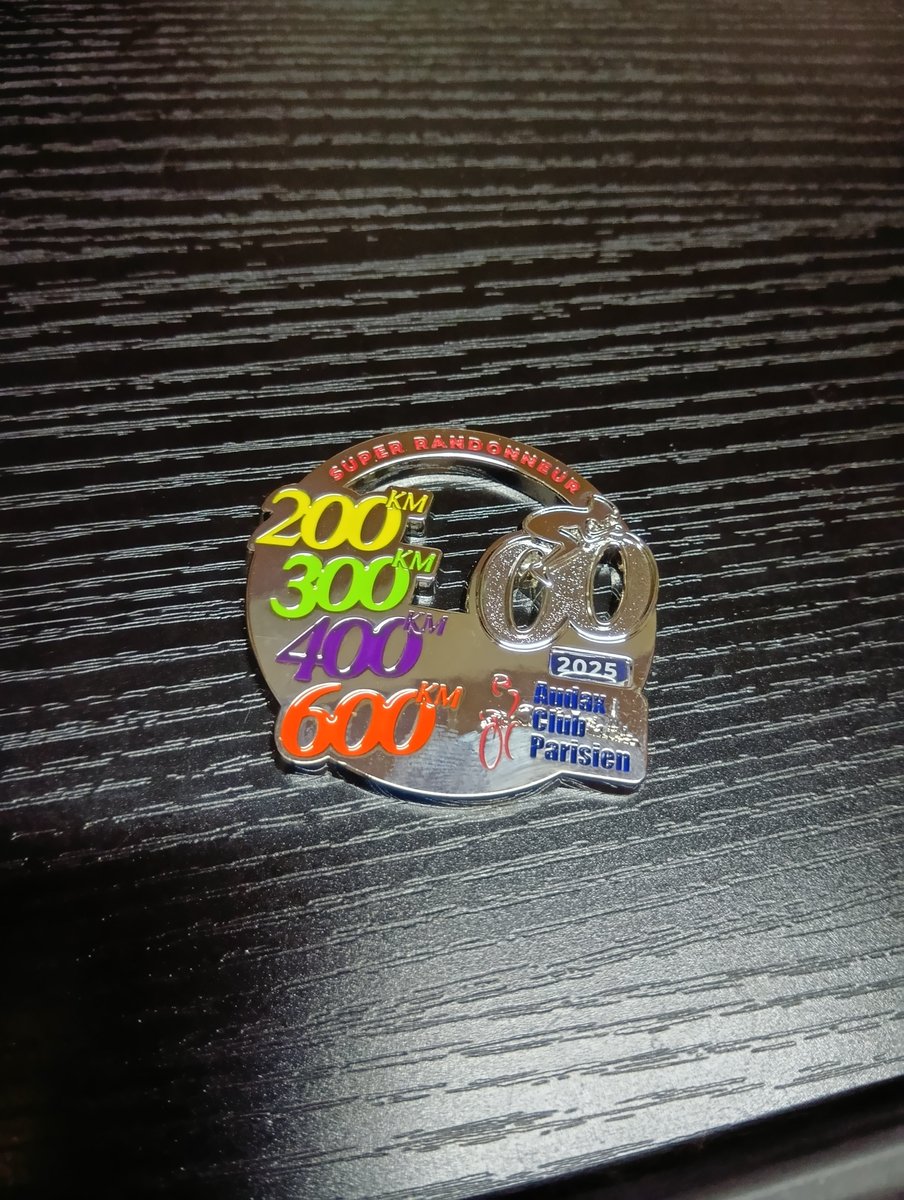 aru5243's tweet photo. 2025年度SRメダルが届きました。ありがとうございます
今年は400しか完走してないけど一応頑張りますか https://t.co/vJbSFsn42z