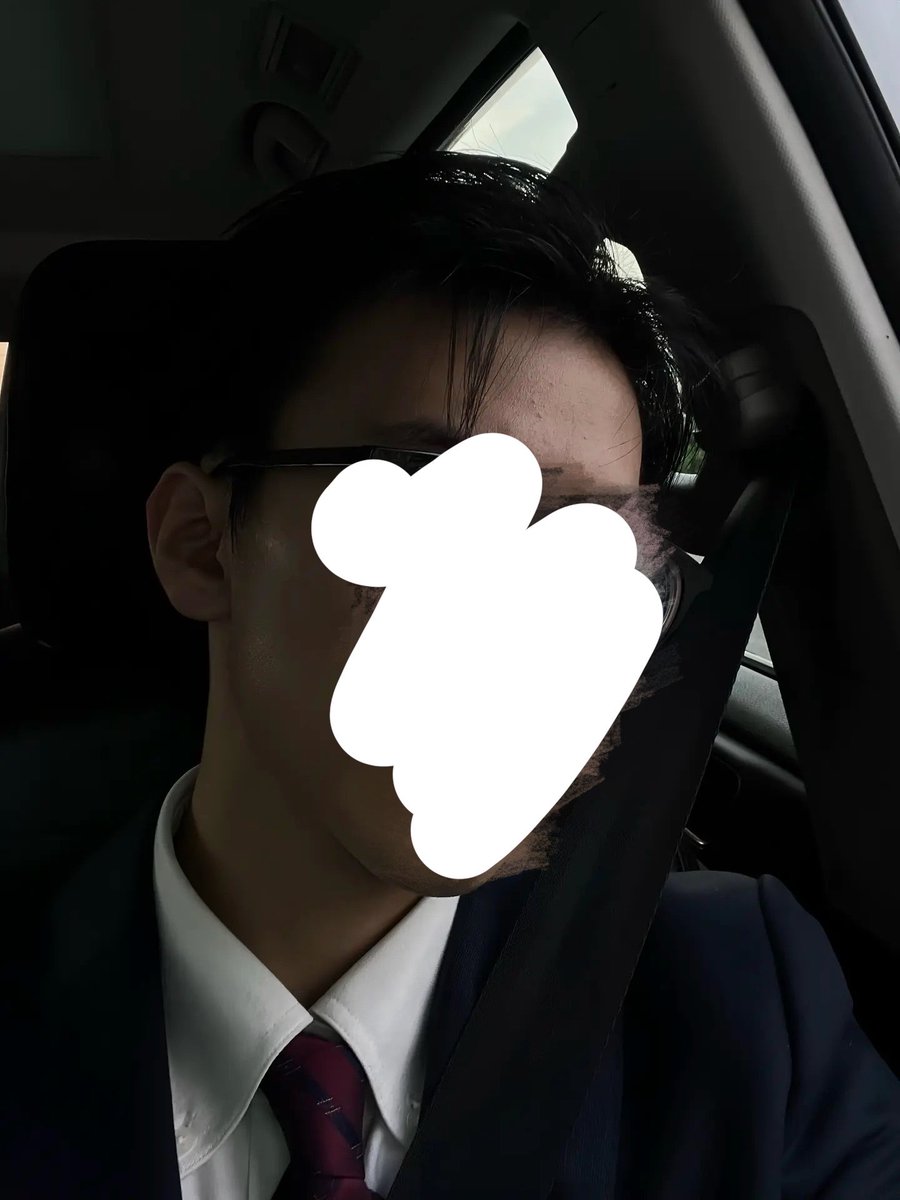 Chenmingxxxx's tweet photo. 刚满18岁上大一的弟弟，183cm薄肌身材，发育得太好了！那根超级大又完美的几把，配上干净匀称的身材，简直是女生眼里的年轻男神。外表内向沉默寡言，但面对记者姐姐特别配合又开心，视频里放得很开。一边害羞一边喘，叫着“姐姐…妈妈…”的时候忍不住射了好多，又浓又多，反差感拉满！😈
#体育生 #白袜 https://t.co/YUiVswzYdQ