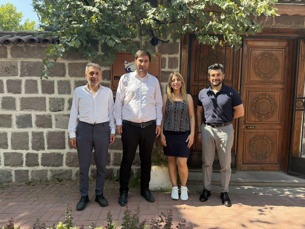 edipuzen's tweet photo. 2. il dışı bekleyen öğretmenler ziyaretimize geldi.

Daha önce dediğimiz gibi 2. il dışı haktır verilmesi gerekiyor. Konunun üzerinde durmaya devam edeceğiz. https://t.co/uZxFFrc8qs