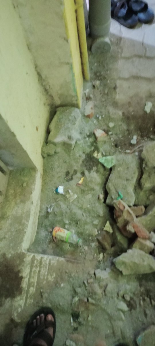 kannahkrish's tweet photo. @chennaicorp @CMOTamilnadu @TNDIPRNEWS @MawsTamilNadu Some image of the Concrete paver blocks left at corner of streets. important part is water issue is still not sorted still we are getting drainage waters into metro drinking water https://t.co/5L0SW965Kt