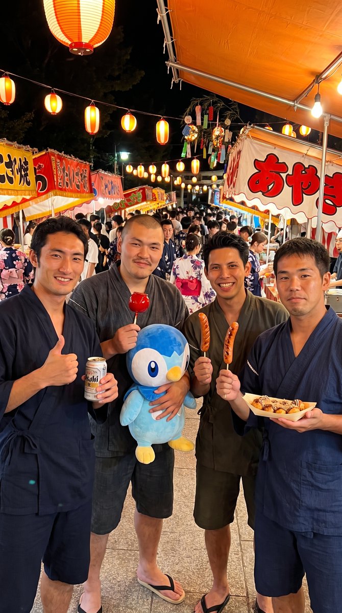 4649nnnn1's tweet photo. 今日は夏祭りに出、出向きましたよ
屋台と夏祭りの雰囲気がアァ・・・気持ちいィ
祭りで食う屋台飯は何か凄く旨い・・・旨くない？
MUR射的上手いっすねそして相変わらずポッチャマ狙い
ホントポッチャマ好きっすね先輩
そんで祭りの〆は花火！
夏の祭りと花火は最高だってはっきりわんだね https://t.co/I86g6HSI3G