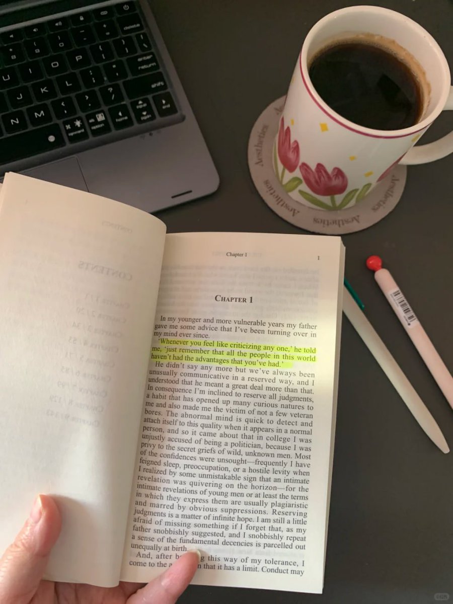 Aina_Jones8's tweet photo. Yes! I'm reading *The Great Gatsby*. This makes my morning coffee even more delicious. ☕📖@the_bodybuilder_
@nybooks
@AlexAndBooks_ https://t.co/s5Gusbj70M