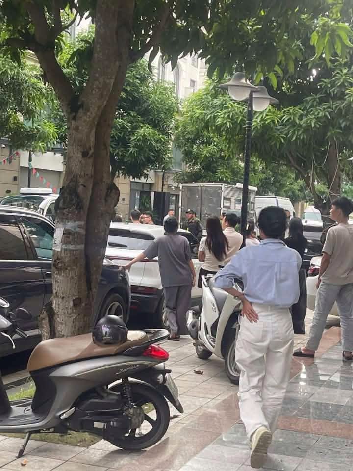 yendo91's tweet photo. Đoạn nhà Huấn Hoa Hoè ngay lúc này… https://t.co/a6aatTkHj7