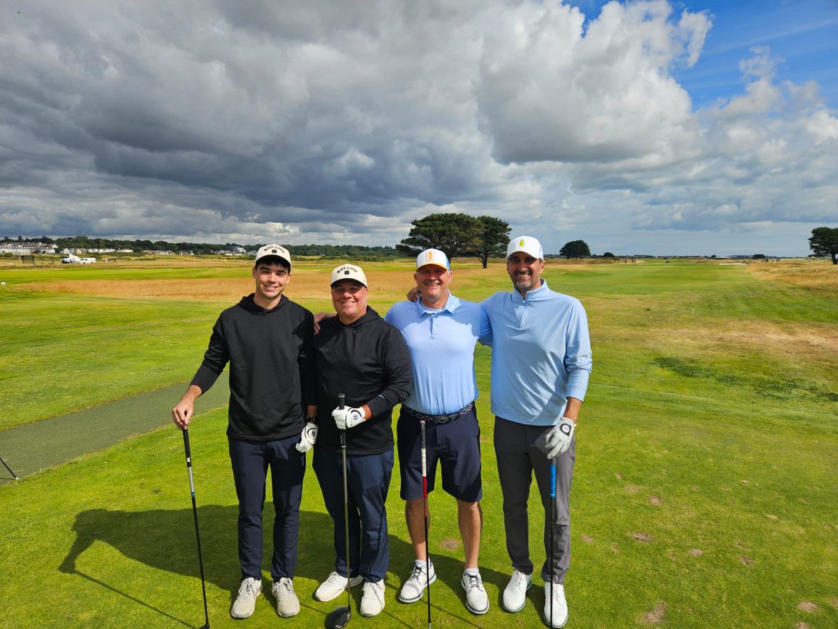 FairwaysFundays's tweet photo. The @chasingscratch0 group are in for a very special day at the historic @Royaldublin1 today on Day 4 of their tour. Paddy &amp; Gary from the F&amp;F team and the brilliant team from The Royal Dublin Golf Club are going to make this a day to remember for all involved 🇮🇪☘️⛳️ https://t.co/aVviVLvPF0