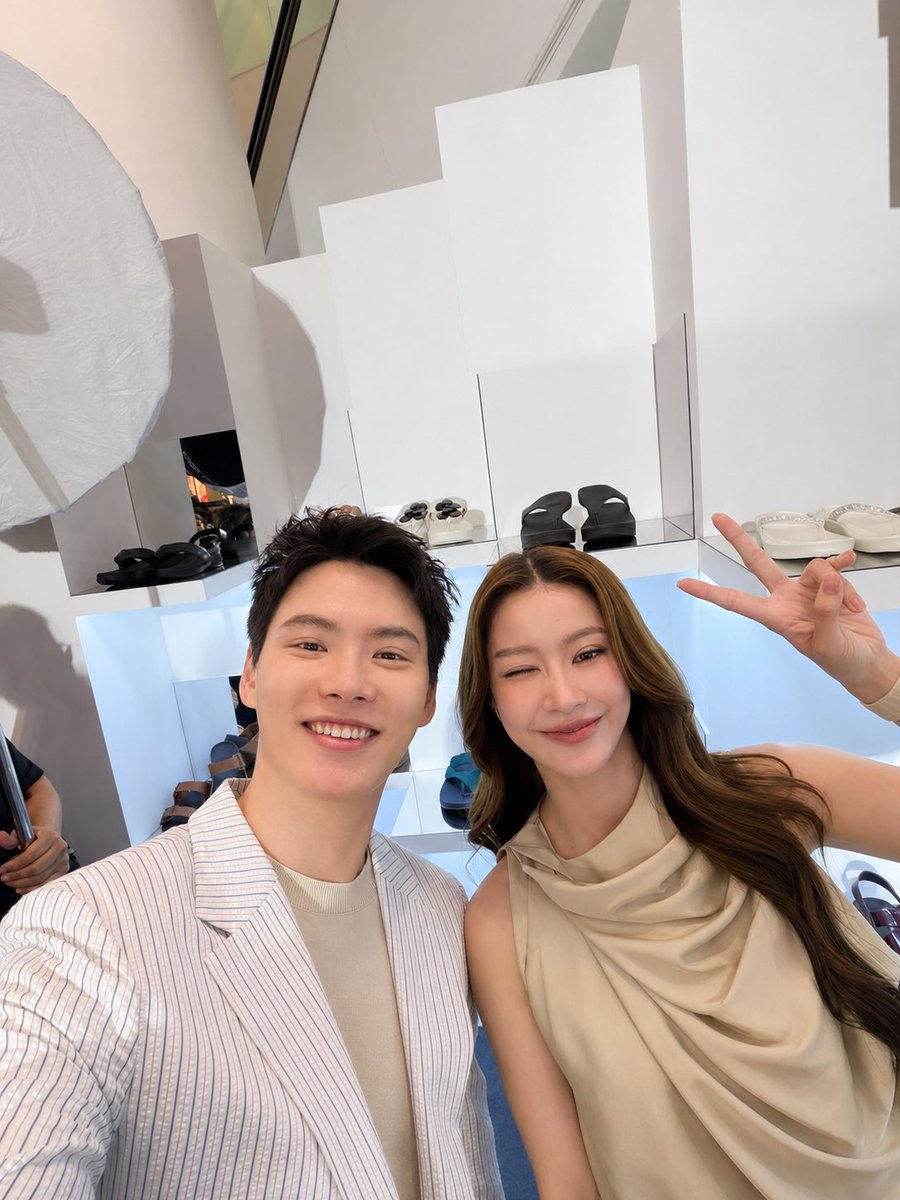 napat_patt's tweet photo. Selfie time🥳
#fitflopth #fitflopxnamtan https://t.co/HmmsCtuMzH