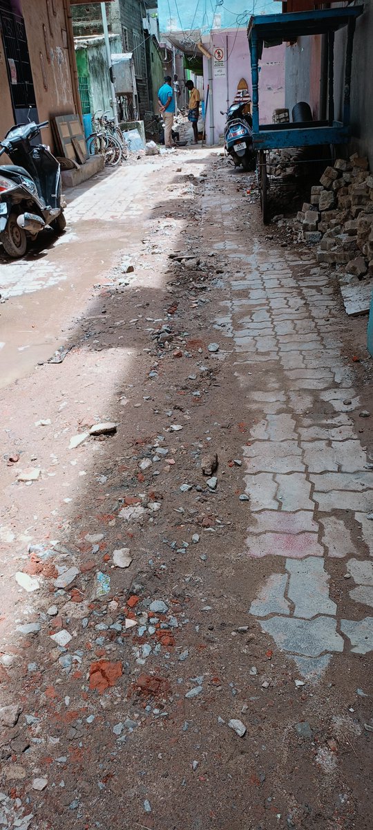 kannahkrish's tweet photo. @chennaicorp @CMOTamilnadu @TNDIPRNEWS @MawsTamilNadu Some image of the Concrete paver blocks left at corner of streets. important part is water issue is still not sorted still we are getting drainage waters into metro drinking water https://t.co/5L0SW965Kt