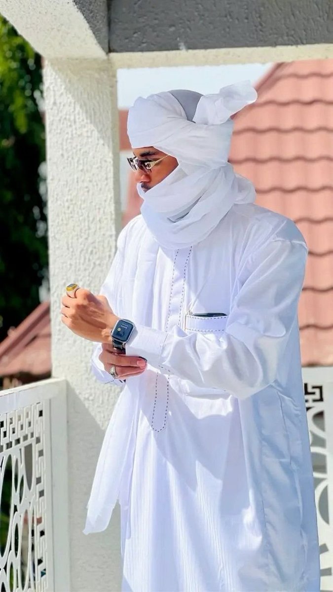 abdoumoussaa's tweet photo. الحب ما ينكال بالكلام، ينشاف فالعين ويحسّ بيه القلب. 🌹 https://t.co/oKHS9DSyLM