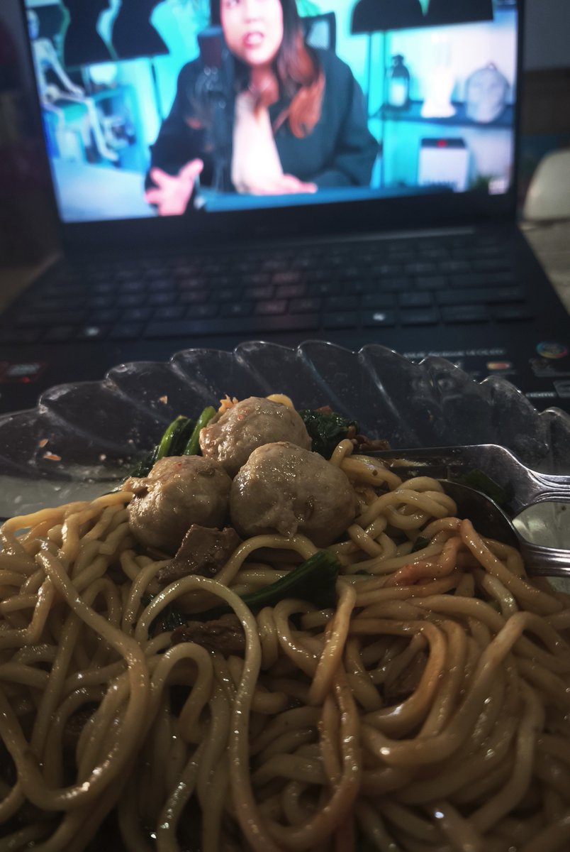 reylevant's tweet photo. kalian lebih bakso atau mie ayam ?👀

kalo aku sih dua"nya makanya dicampur aja 😆
selamat makan moots https://t.co/cy9AlMlPBN
