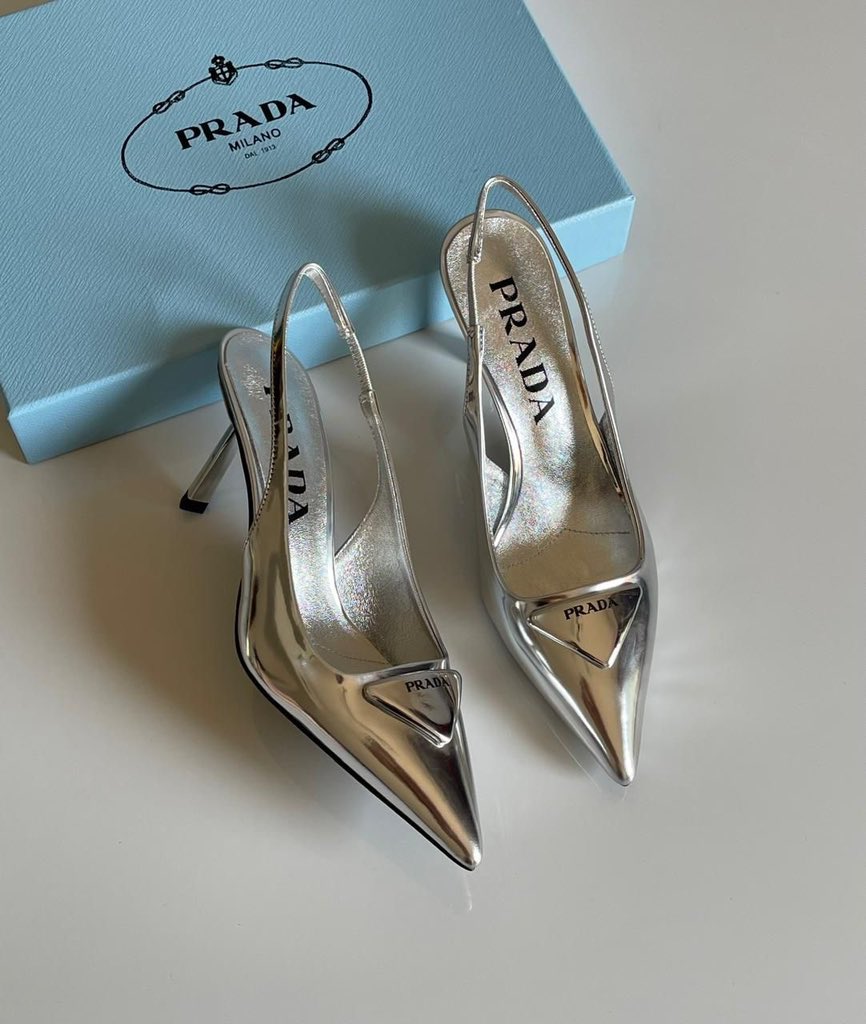 Mimiboards's tweet photo. Prada Metallic Leather Slingback Pumps with the iconic enamel triangle logo. ✨ https://t.co/twtTsjjHPS