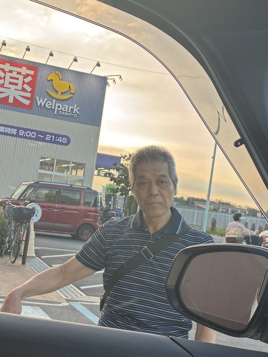 japan_miyu_'s tweet photo. 【埼玉】

2026年8月5日（水）18時頃
マミープラスの優先駐車場での出来事

持病がある被害者は自治体発行の
"思いやり駐車場利用証"を所持及び掲示して
優先駐車場に正しく駐車していた

急に隣の優先駐車スペースに駐車してきた
老夫婦が、駐車後に被害者の車をじろじろ確認

被害者の車をぐるぐる何度も触りながら
確認して回るという被害に合う

その後、運転席近くまで来て
"利用者証"を確認の上で更に
一般駐車場に《移動しろ》と何度も怒鳴る

被害者の車には、子供が当時乗っており
子供はこの老人達の行為に酷く怯えていた

〈被害者の方より〉

優先駐車場は外見だけでは、
分からない事情を抱えた方も利用します

利用証を正しく掲示している利用者に対して、無関係の人による確認や怒鳴りつけながら移動を求める行為が起こらない社会になればいいなと思います