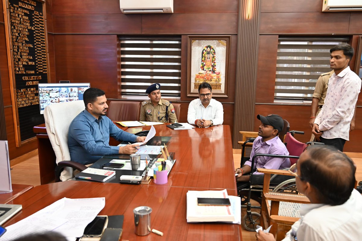 dmayodhya's tweet photo. जनसुनवाई में आए हुए लोगों की समस्याओं को गंभीरता से सुना गया और उनके त्वरित, पारदर्शी एवं समयबद्ध निस्तारण के निर्देश संबंधित विभागीय अधिकारियों को दिए गए। https://t.co/MMipnTiXRC