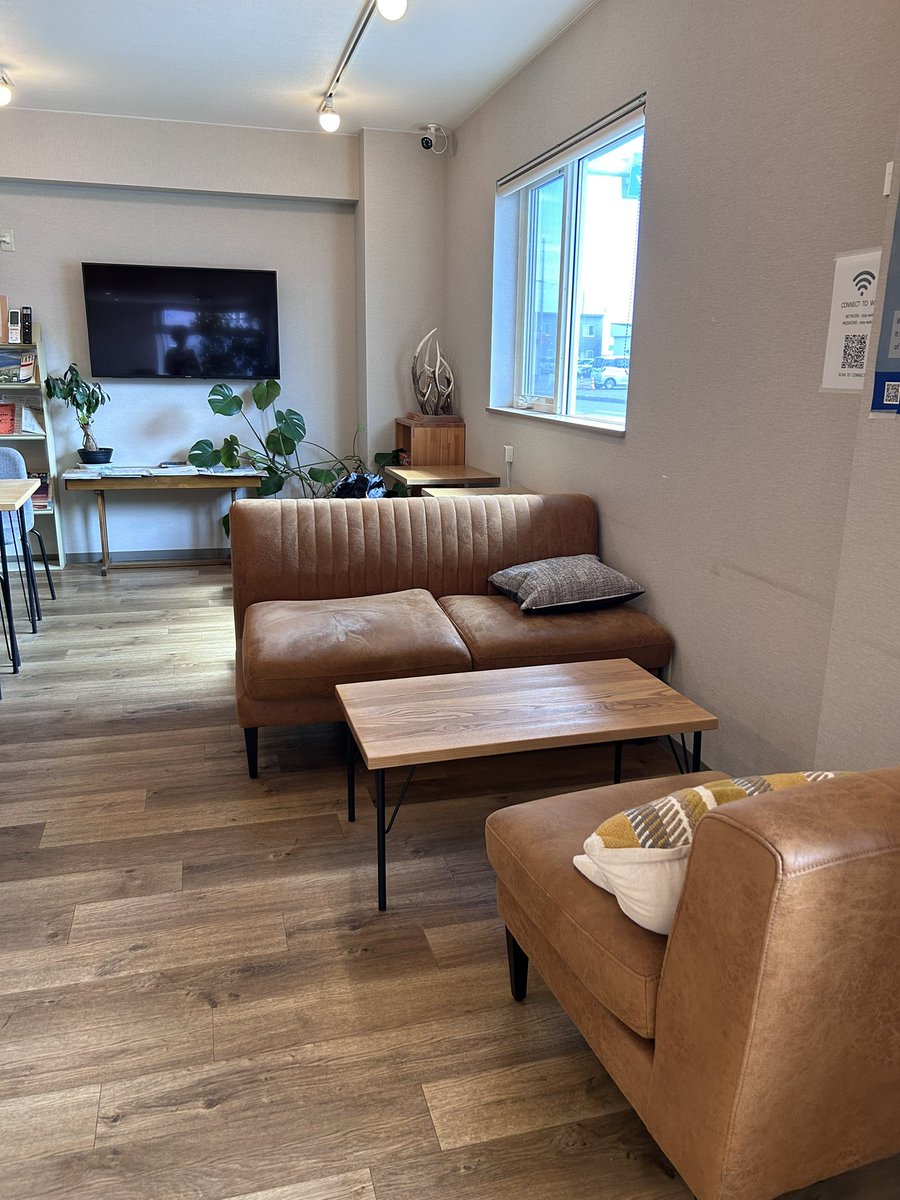 bariubud's tweet photo. 稚内のお宿。客室は女性専用6人部屋ドミトリー、2段ベッド。駅の真向い。スタイリッシュになったユースホステルって感じか？ https://t.co/qA6YeFagyD