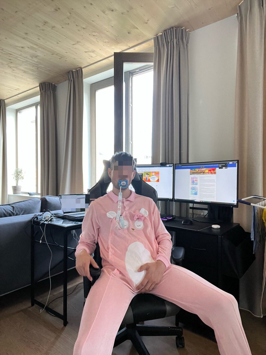 LittleBoiTice's tweet photo. Proper work from home attire, right? https://t.co/iZC1cKsQni