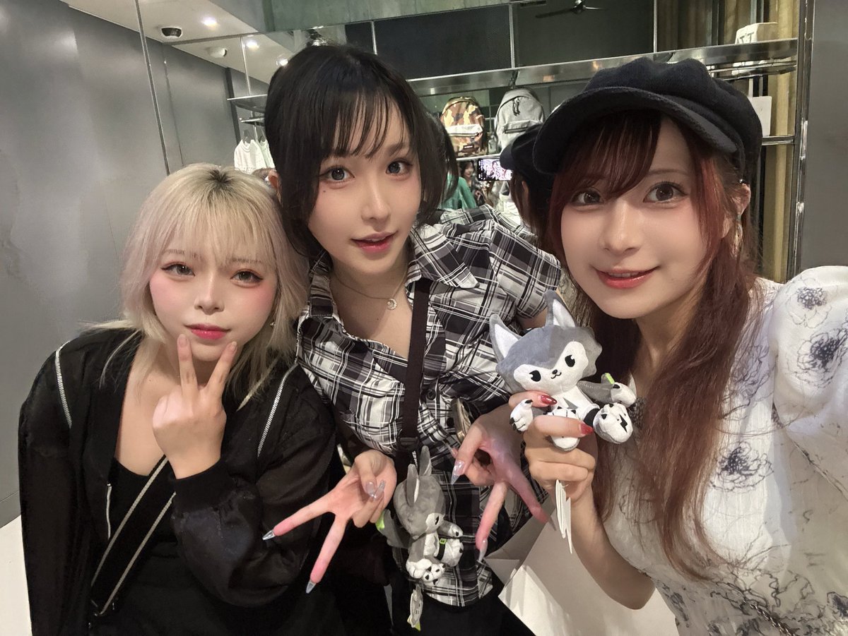 cya_sb's tweet photo. まさかのわたちゃんと、さきっちょとエンカウントした時🐺⚡️
さきっちょがめっちゃ写真撮ってくれた✌️ https://t.co/0FTXeA4kYn