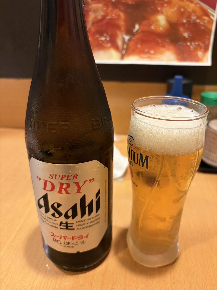 runningfashoooo's tweet photo. 汗かきまくって脱水の状態だったから一杯目はドライゼロ頼んだのに間違えてスーパードライの中瓶が来ていた
仕方ないのでいただきます🥹 https://t.co/pnWgJwLFzP