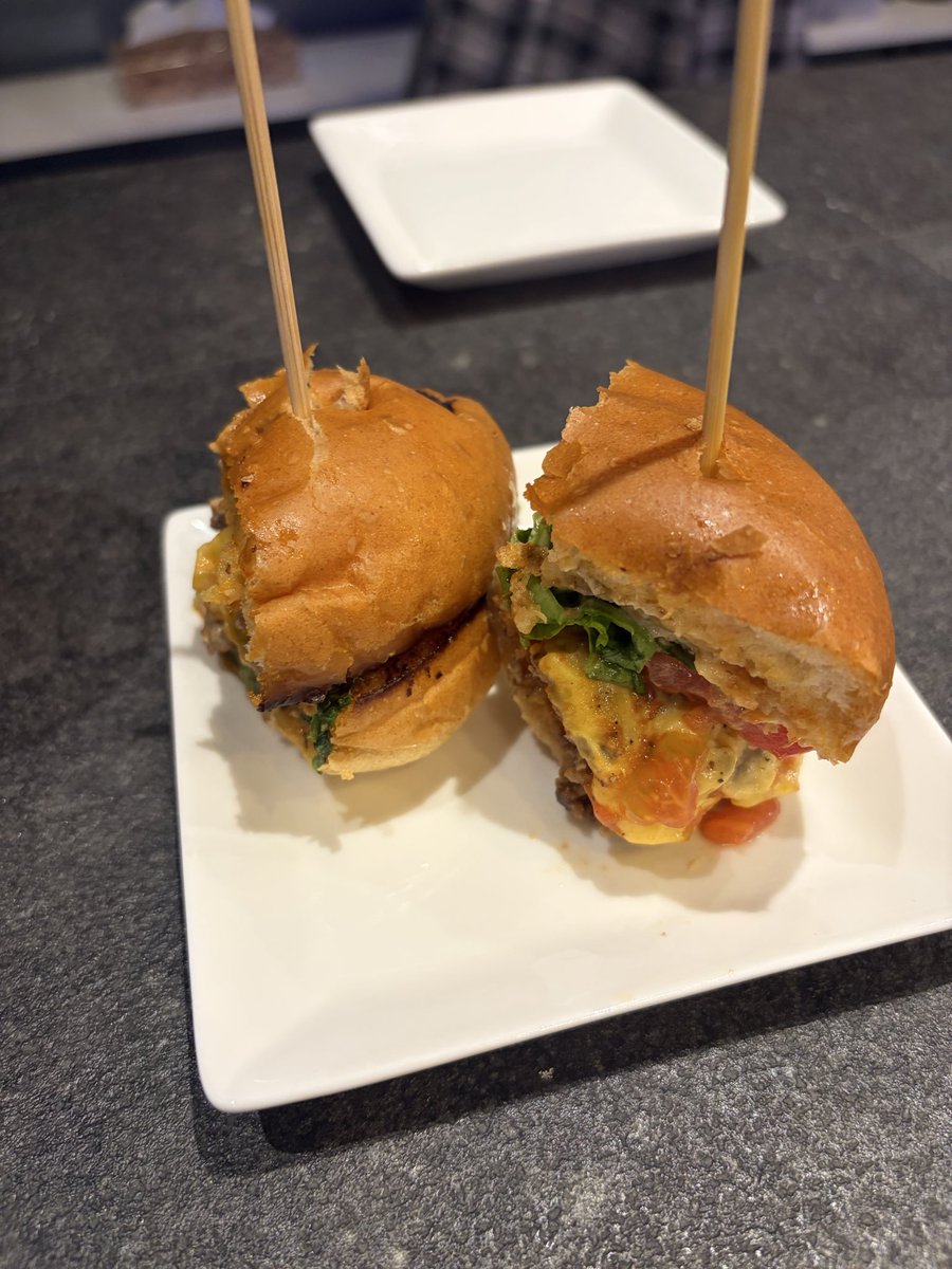 10Norito's tweet photo. ショーグンバーガー https://t.co/W38MqmfqCT