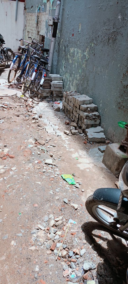 kannahkrish's tweet photo. @chennaicorp @CMOTamilnadu @TNDIPRNEWS @MawsTamilNadu Some image of the Concrete paver blocks left at corner of streets. important part is water issue is still not sorted still we are getting drainage waters into metro drinking water https://t.co/5L0SW965Kt