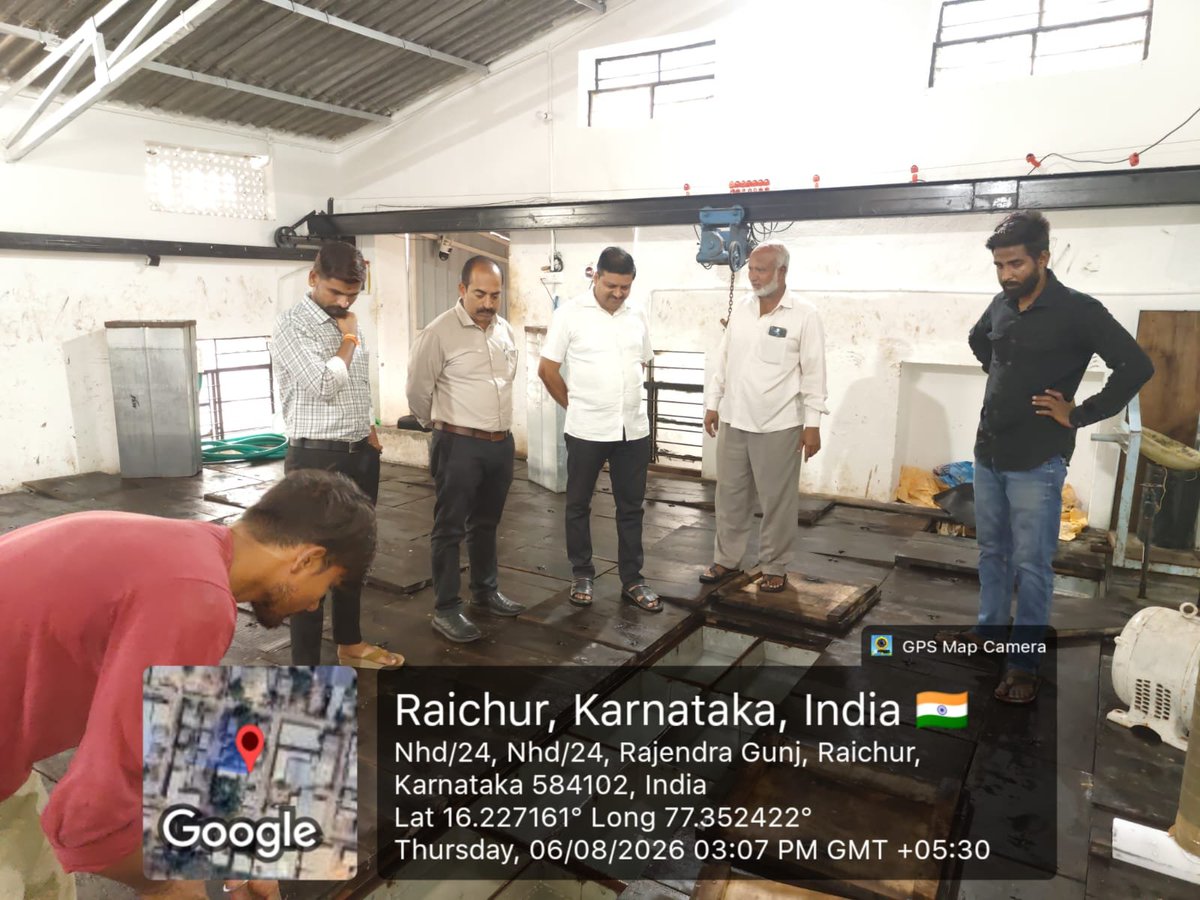 DOFGOK's tweet photo. ದಿನಾಂಕ: 06-08-2026 ರಂದು ಶ್ರೀ ಶರಣಬಸವ, ಮೀನುಗಾರಿಕೆ ಜಂಟಿ ನಿರ್ದೇಶಕರು, ಬಳ್ಳಾರಿ ವಲಯದ ಅವರು ರಾಯಚೂರು ನಗರದಲ್ಲಿ ನೂತನವಾಗಿ ನಿರ್ಮಾಣಗೊಂಡಿರುವ 20.0 ಮೆಟ್ರಿಕ್ ಟನ್ ಸಾಮರ್ಥ್ಯದ ಐಸ್ ತಯಾರಿಕಾ ಘಟಕಕ್ಕೆ ಭೇಟಿ ನೀಡಿ ಪರಿಶೀಲಿಸಿದರು. ಮೀನುಗಾರಿಕೆ ಕ್ಷೇತ್ರದ ಅಭಿವೃದ್ಧಿ ಹಾಗೂ (1/2) https://t.co/9JCJqWjyW7