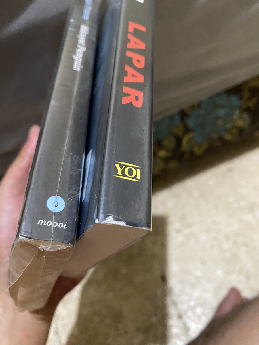 KOPIKAP_11's tweet photo. 2 paket buku yg tiba hari juga mencoba sabar tapi 1 paket terakhir saya sudah cape pd penyok dan lecet semua pdhl ketiga pakernya ada buble warp 😭 https://t.co/0Ty4pDAGSP