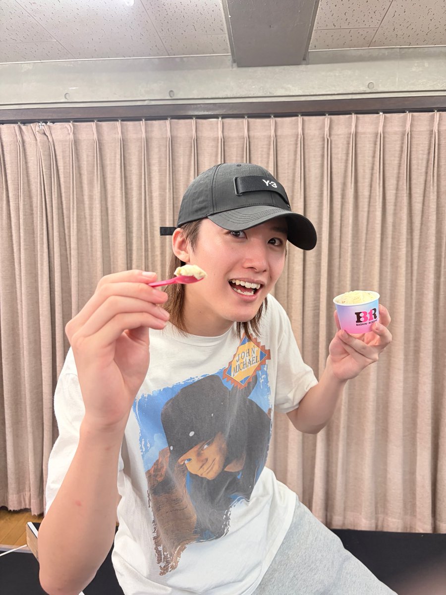 tsugitashi2026's tweet photo. 《 #のまちゃん日誌  🐿🩵 》 

8/6 稽古3日目☀️
今日は灰塚さんからアイスの差し入れ🍨
稽古終わりに皆で頂きました！

元気全回復ー!!✨✨✨✨
ありがとうございました！

🎫 チケットのご予約はこちら⇩⇩
https://t.co/X0e9YSPpya

 #ツギタシ  #ソラ使っちゃって https://t.co/2sUQCpbygK