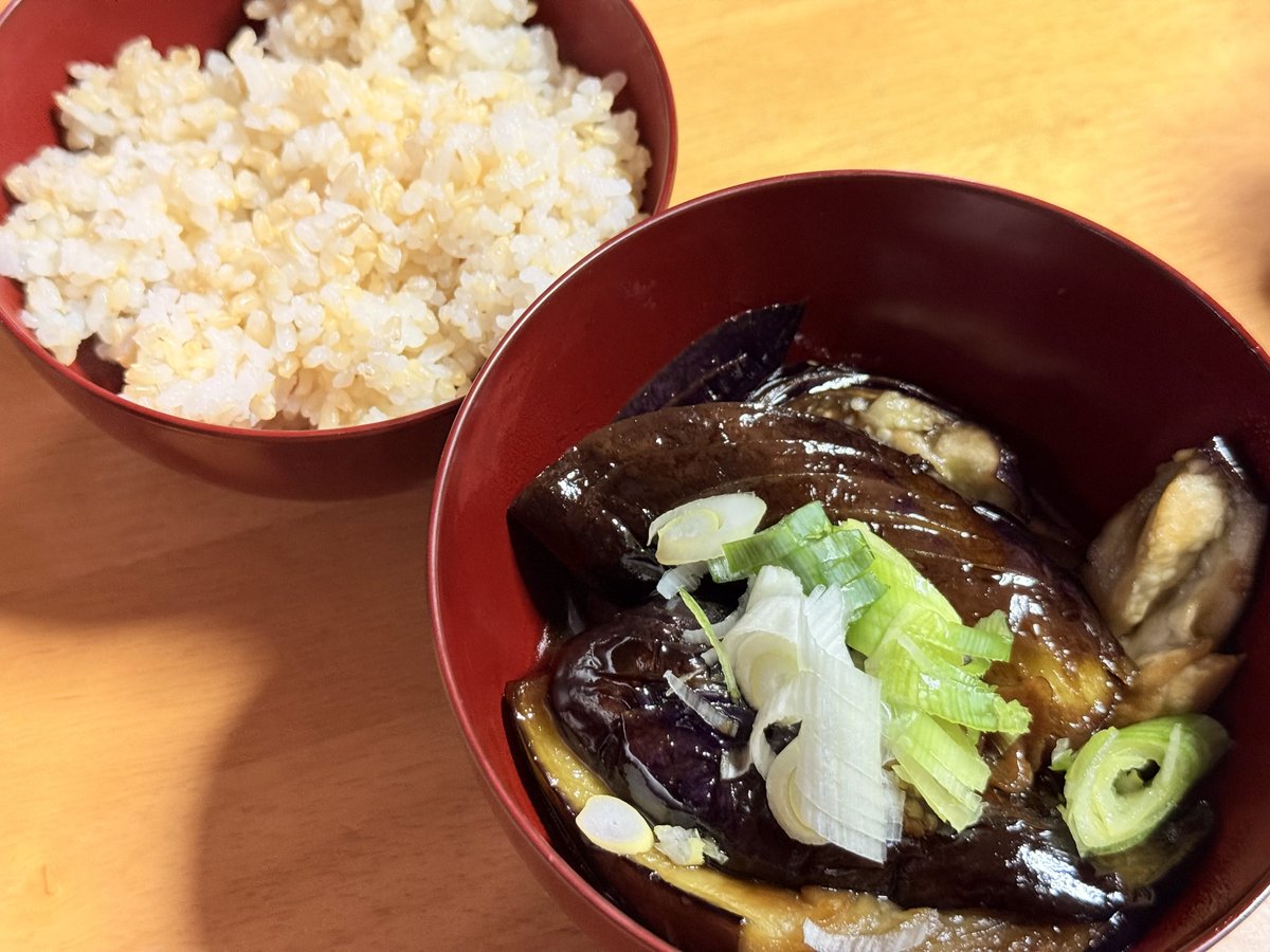 utyuunofuuko's tweet photo. 私の一食

油なす

あと納豆かな

一品作るのがやっと
先週週末、ガチで仕事
なので、漬物の作り置き等も
作れなかったので😅

でも、これで十分なんだよ

茄子美味しいし😍 https://t.co/uC6SRRXLQE