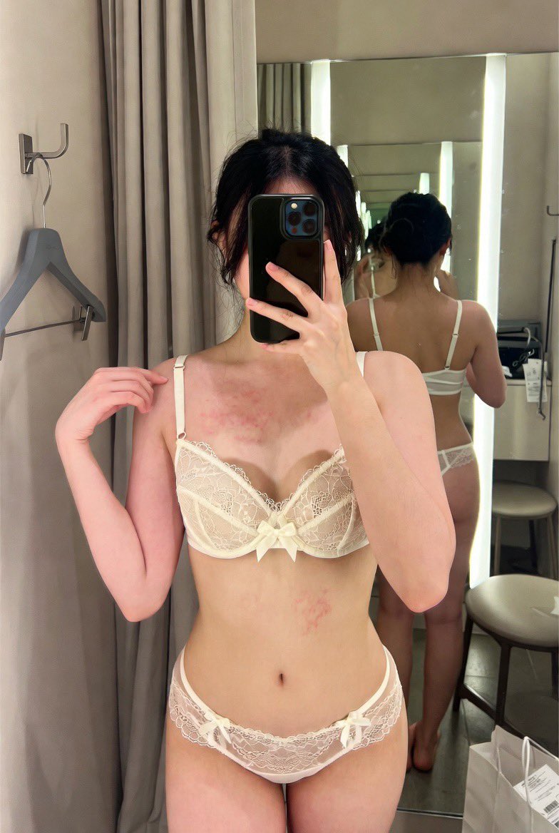 BeautyasianLD's tweet photo. #試衣間自拍 #Mirrorselfie #FittingRoom #自撮り界隈 #雰囲気好きな人いいね https://t.co/dLAmQOCJYS