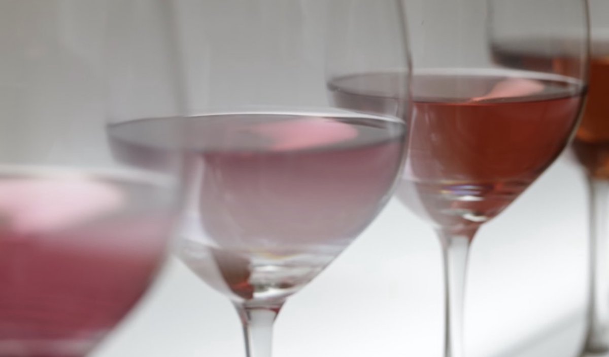 ecom_news's tweet photo. 🍇 #Œnotourisme : 60 % des retombées économiques des visites de domaines viennent des achats de vin effectués sur place. Un levier commercial puissant. Lisez l’analyse. 🔗 https://t.co/saguSqIv7Q #Vin #Économie https://t.co/BtXOa2HFIg