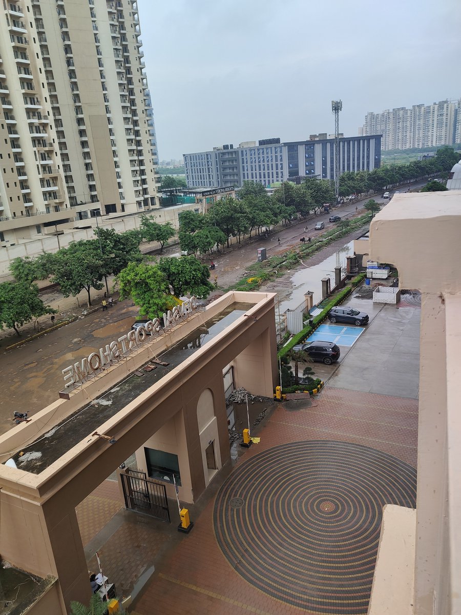 LakshmanDu72621's tweet photo. सभी निवासी अतुल मार्ग, (सेक्टर 1 नोएडा एक्सटेंशन )एवं उससे संबंधित सर्विस लेन की अत्यंत जर्जर एवं बदहाल स्थिति के कारण गंभीर समस्याओं का सामना कर रहे हैं। ग्रेटर नोएडा इंडस्ट्रियल प्राधिकरण कृपया संज्ञान ले l
@OfficialGNIDA @DrMaheshFanPage 
@tejpalnagarMLA https://t.co/vM6i0pJPLt
