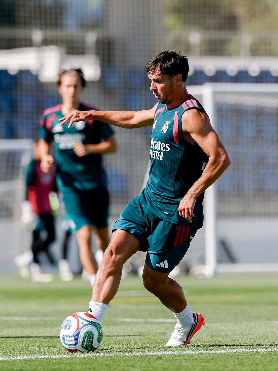 realmadrid's tweet photo. 👊 @Brahim 👊 https://t.co/qOtSPyLreP