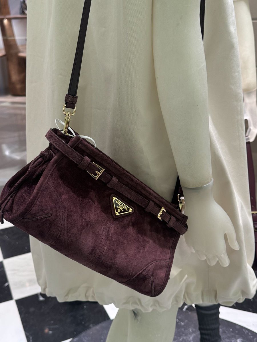 Mimiboards's tweet photo. Prada Bags👜 https://t.co/dlAUTXd1Ba