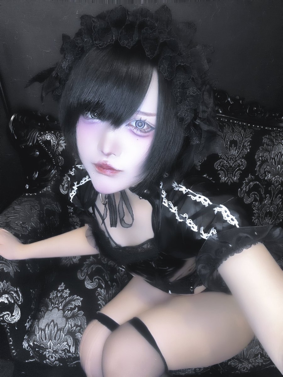 1ldk_ran's tweet photo. 今日も君は孤独 https://t.co/Z8sqF2n11a